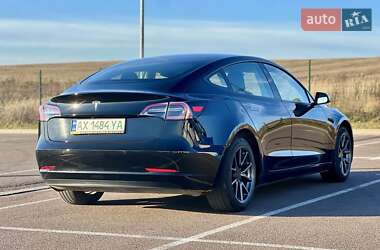 Седан Tesla Model 3 2022 в Ровно