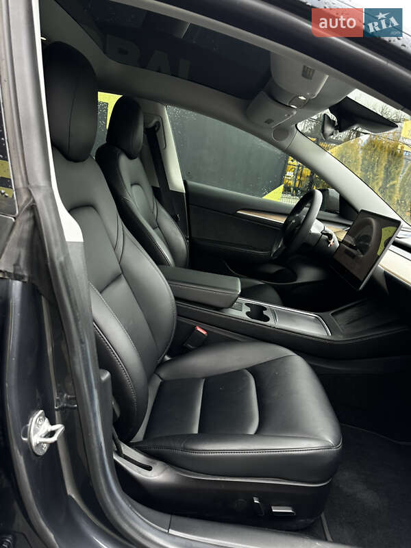 Седан Tesla Model 3 2022 в Львове