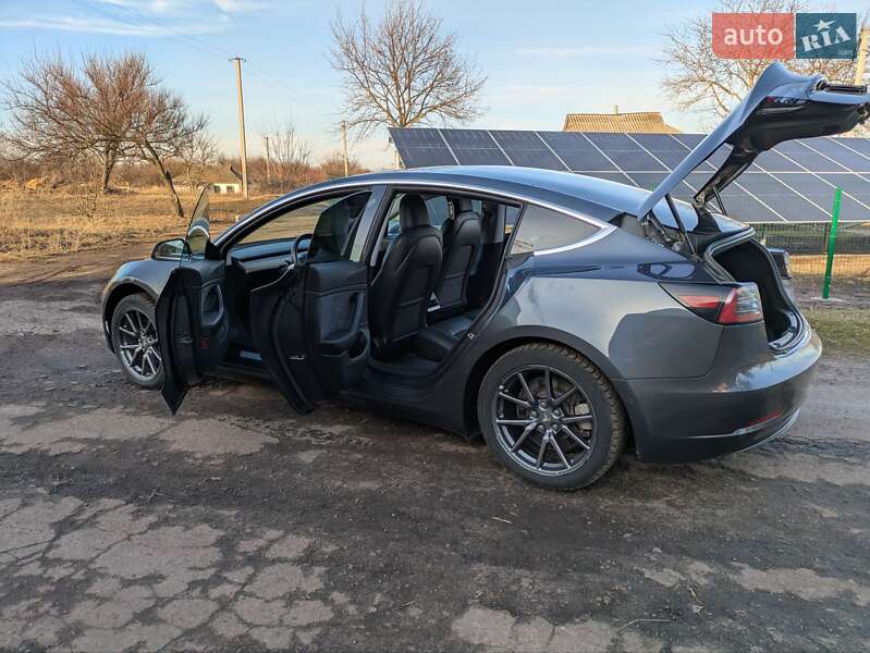 Седан Tesla Model 3 2019 в Полтаві