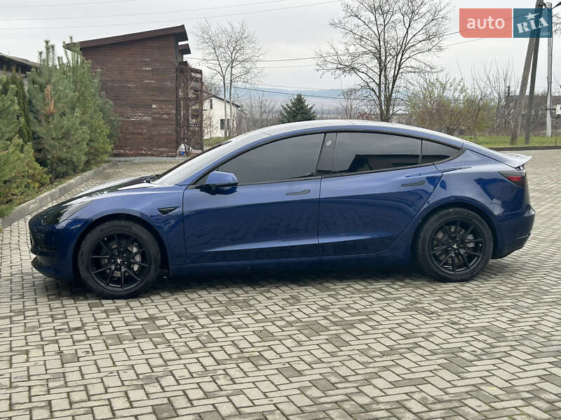 Седан Tesla Model 3 2021 в Львові
