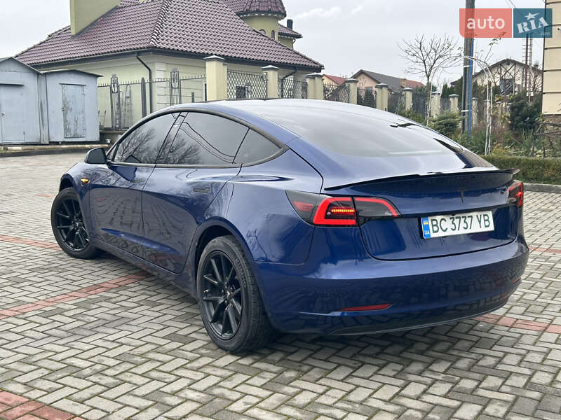 Седан Tesla Model 3 2021 в Львові