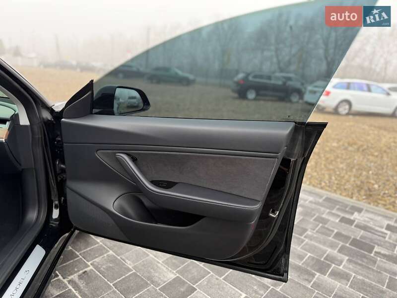 Седан Tesla Model 3 2018 в Коломые