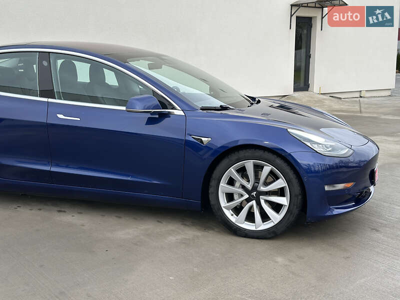 Седан Tesla Model 3 2018 в Луцке