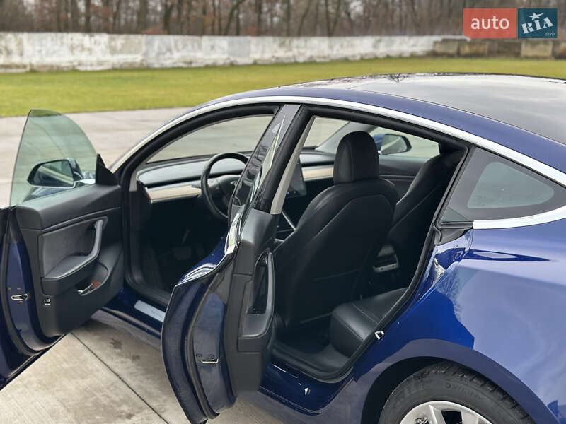 Седан Tesla Model 3 2018 в Луцке