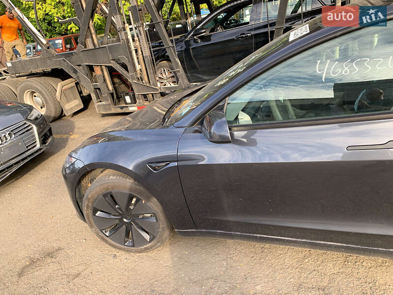 Седан Tesla Model 3 2024 в Хмельницькому