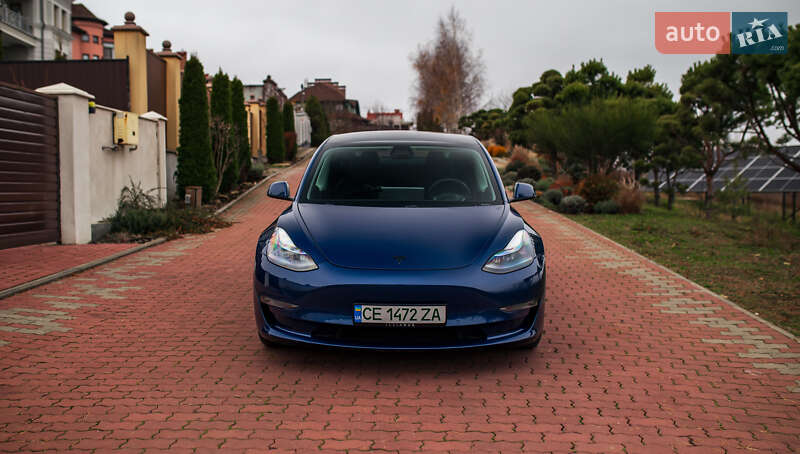 Седан Tesla Model 3 2019 в Чернівцях