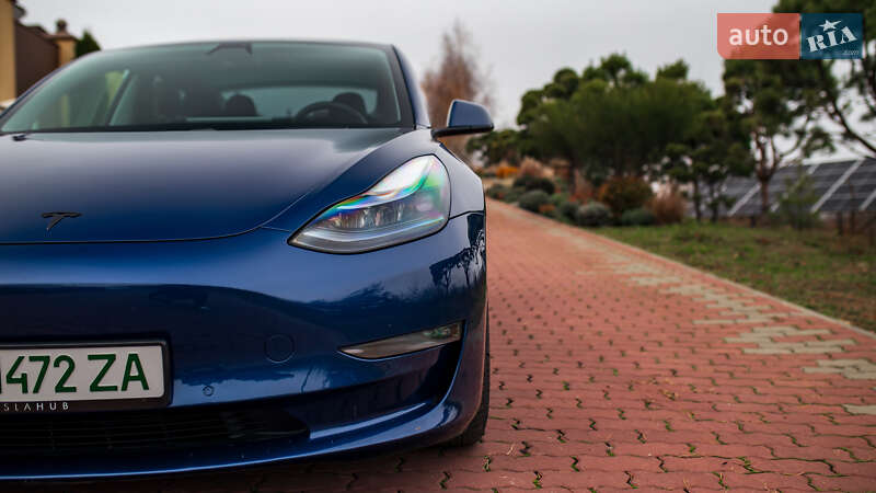 Седан Tesla Model 3 2019 в Чернівцях