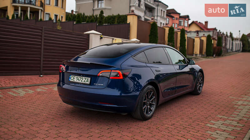 Седан Tesla Model 3 2019 в Чернівцях