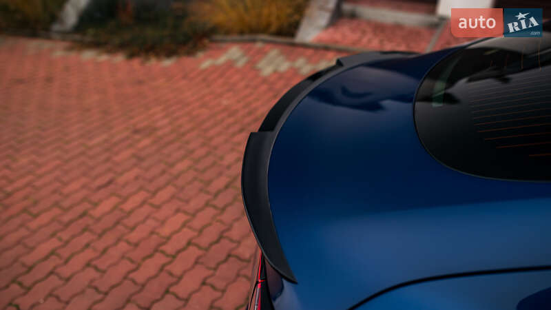 Седан Tesla Model 3 2019 в Чернівцях