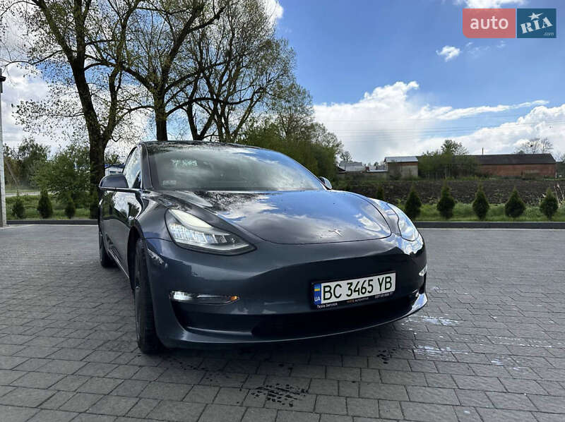 Седан Tesla Model 3 2019 в Львове