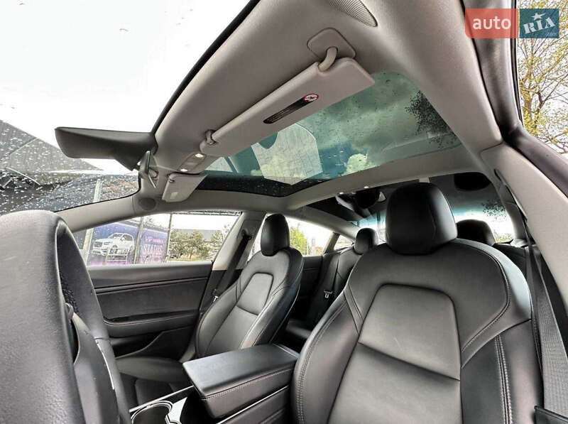 Седан Tesla Model 3 2019 в Львове
