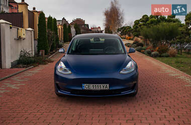 Седан Tesla Model 3 2022 в Черновцах