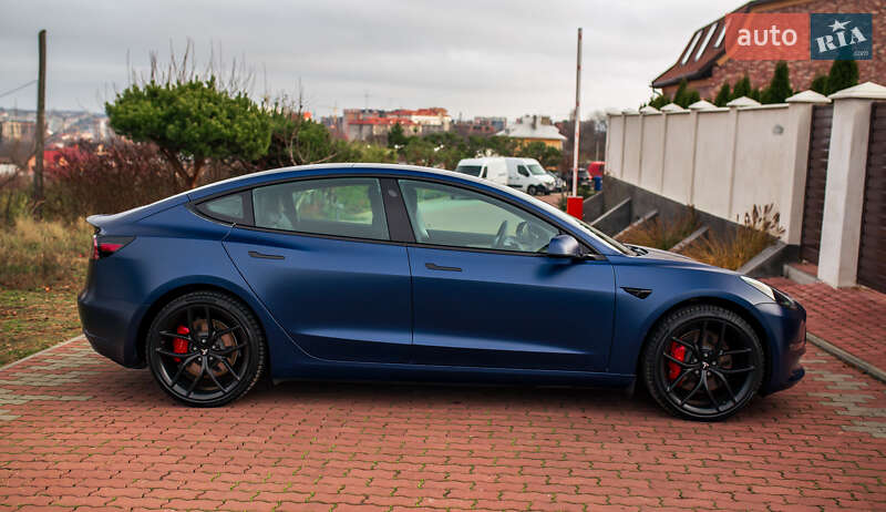 Седан Tesla Model 3 2022 в Черновцах