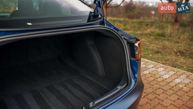 Седан Tesla Model 3 2022 в Черновцах