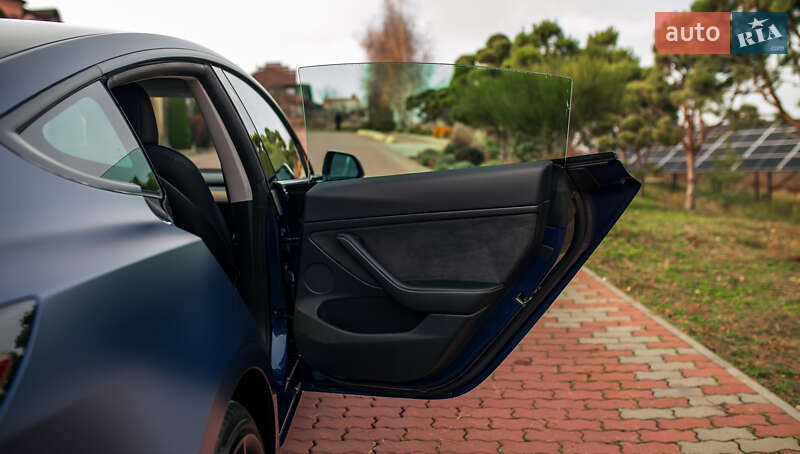 Седан Tesla Model 3 2022 в Черновцах