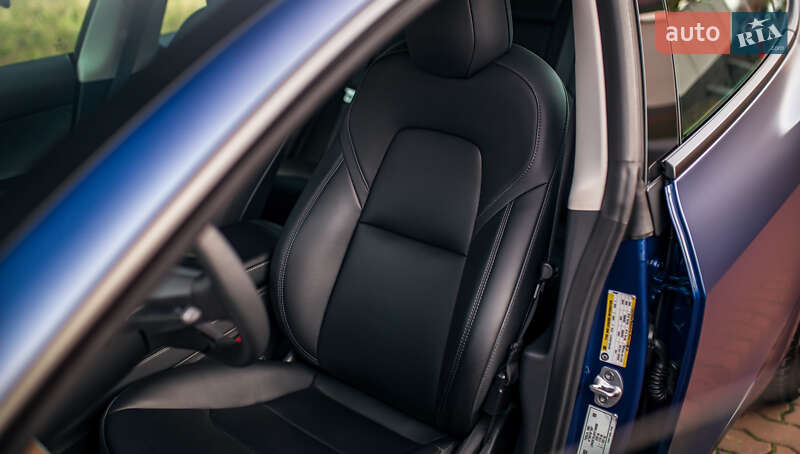 Седан Tesla Model 3 2022 в Черновцах