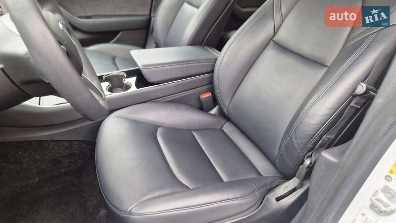 Седан Tesla Model 3 2020 в Києві