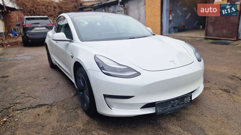 Седан Tesla Model 3 2020 в Києві