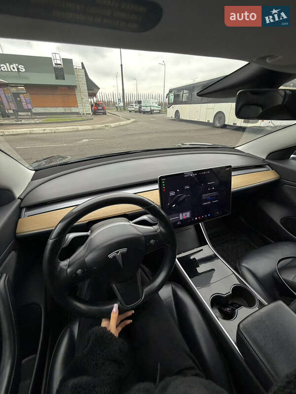 Седан Tesla Model 3 2018 в Киеве фото 5 Седан Tesla Model 3 2018 в Киеве