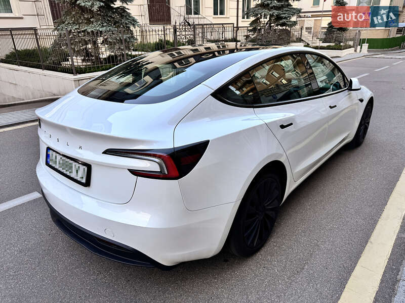 Седан Tesla Model 3 2023 в Киеве