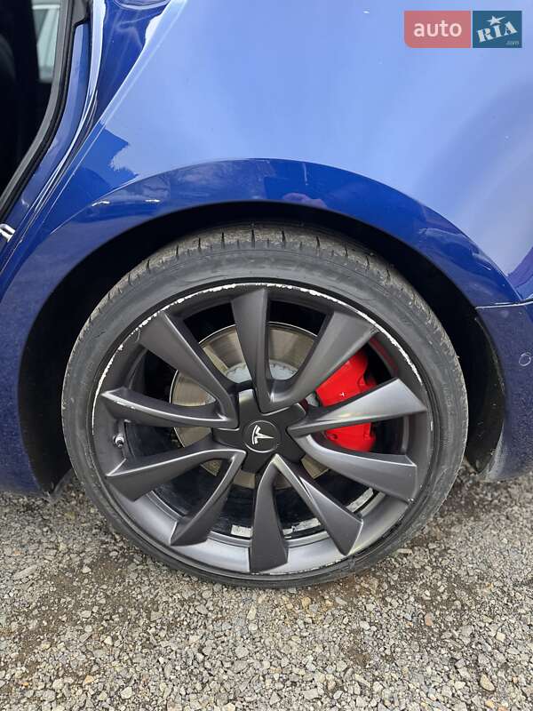 Седан Tesla Model 3 2020 в Ужгороді