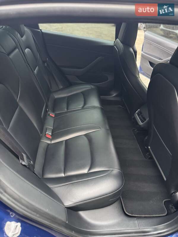 Седан Tesla Model 3 2020 в Ужгороді