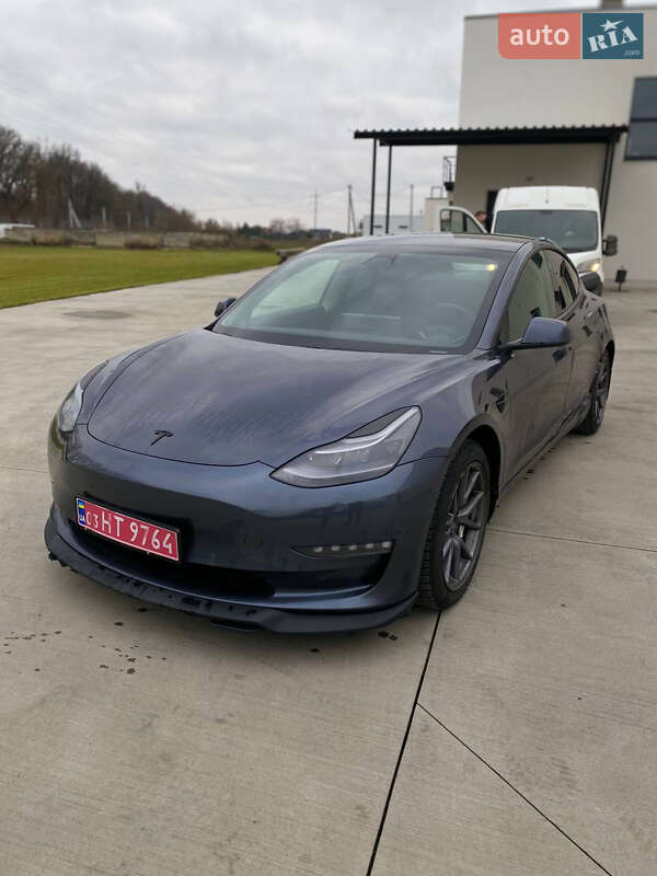 Седан Tesla Model 3 2021 в Луцке