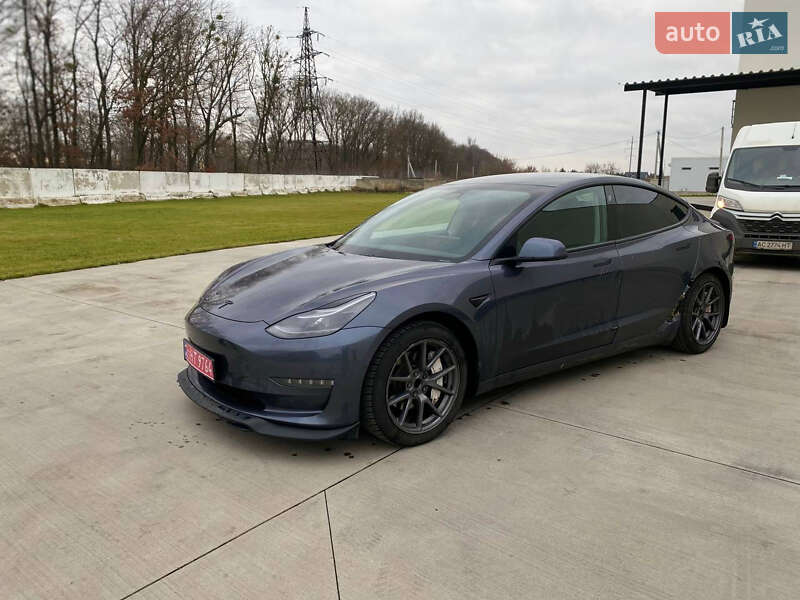 Седан Tesla Model 3 2021 в Луцке