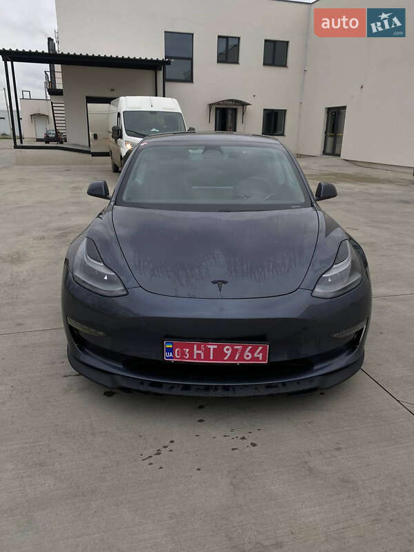 Седан Tesla Model 3 2021 в Луцке