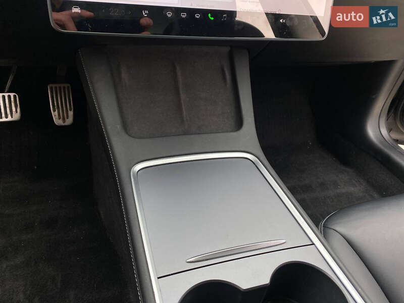 Седан Tesla Model 3 2021 в Луцке