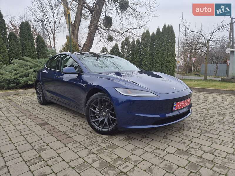 Седан Tesla Model 3 2024 в Києві