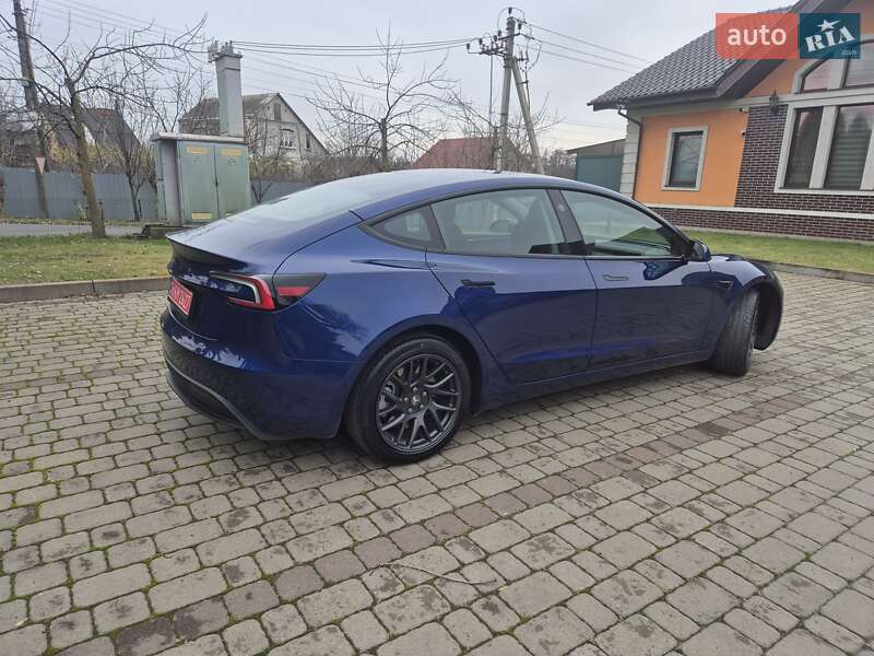 Седан Tesla Model 3 2024 в Києві