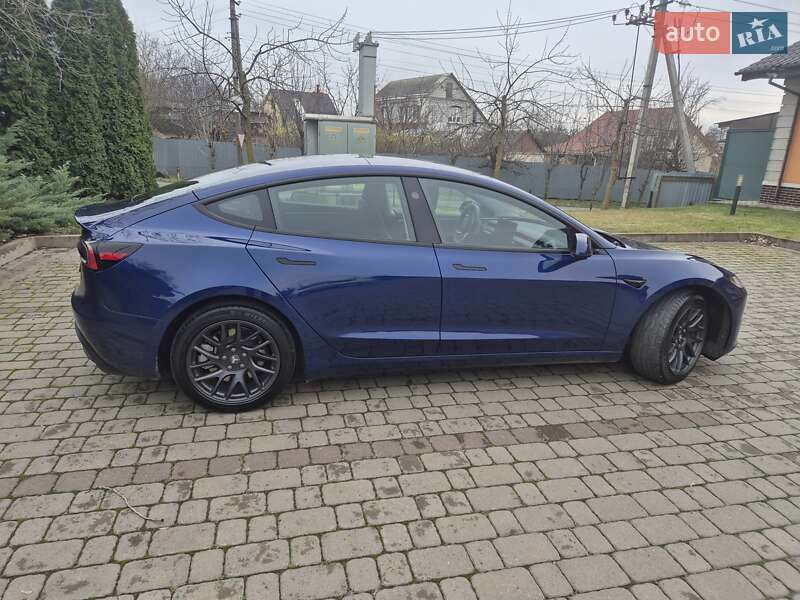 Седан Tesla Model 3 2024 в Києві