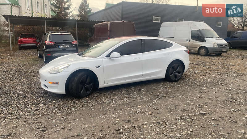 Седан Tesla Model 3 2018 в Харкові