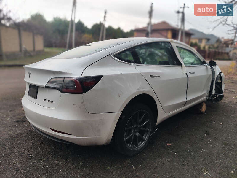Седан Tesla Model 3 2020 в Києві
