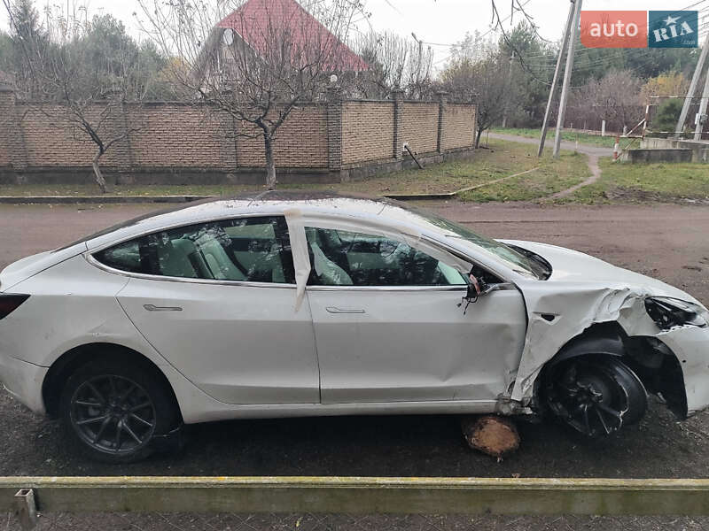Седан Tesla Model 3 2020 в Києві