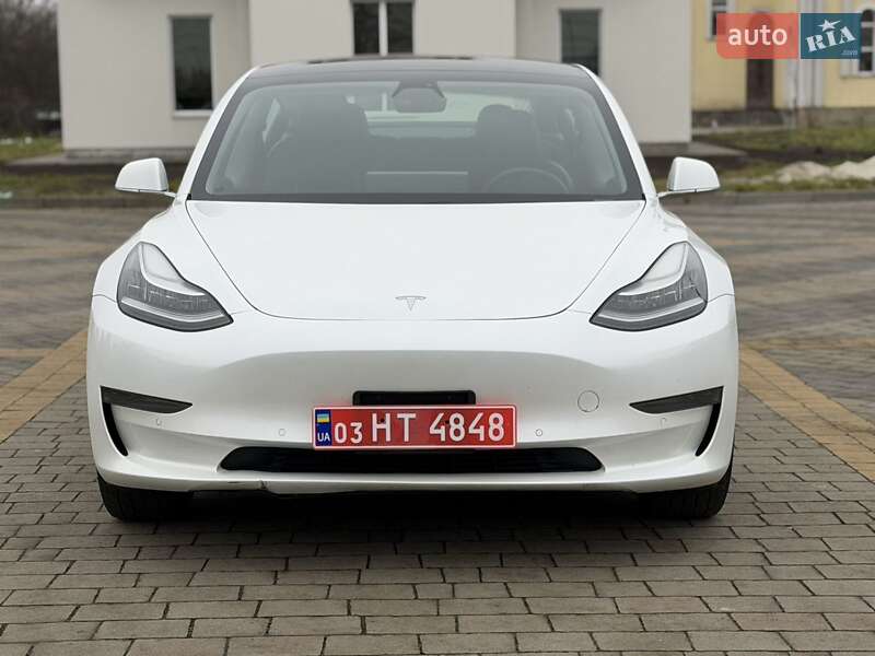 Седан Tesla Model 3 2020 в Львове