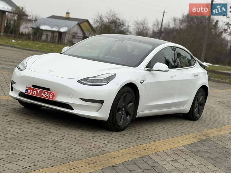 Седан Tesla Model 3 2020 в Львове