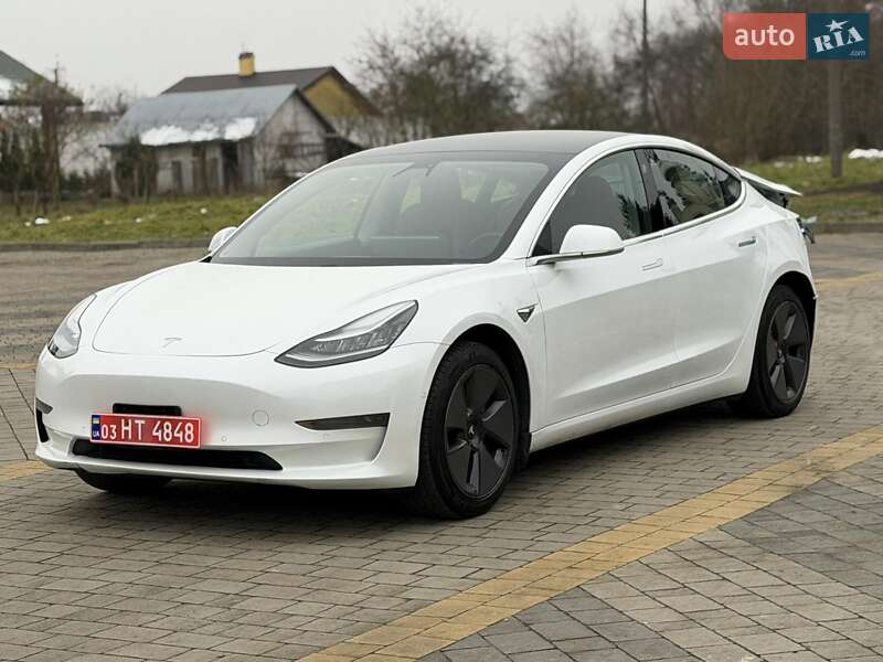 Седан Tesla Model 3 2020 в Львове
