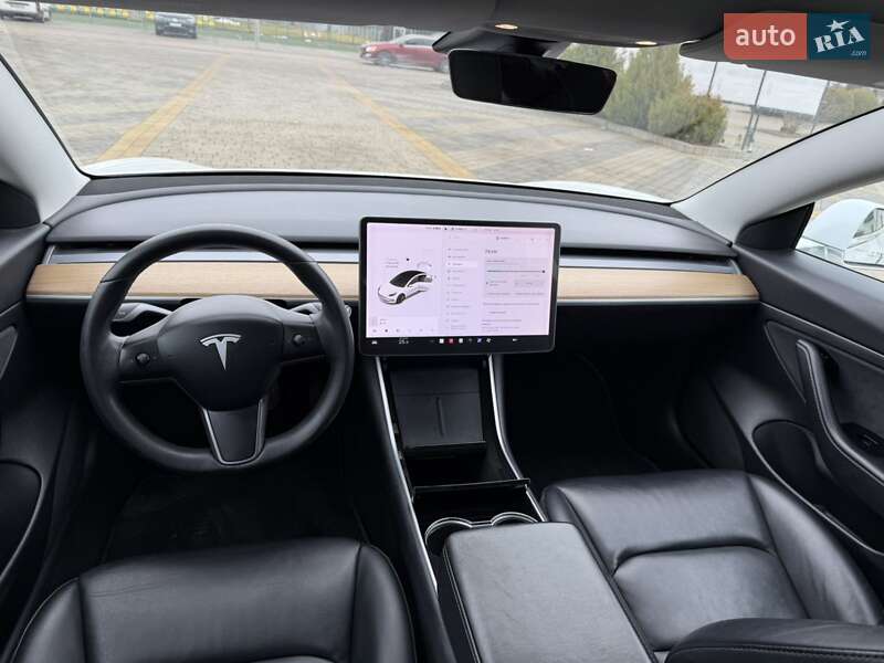 Седан Tesla Model 3 2020 в Львове