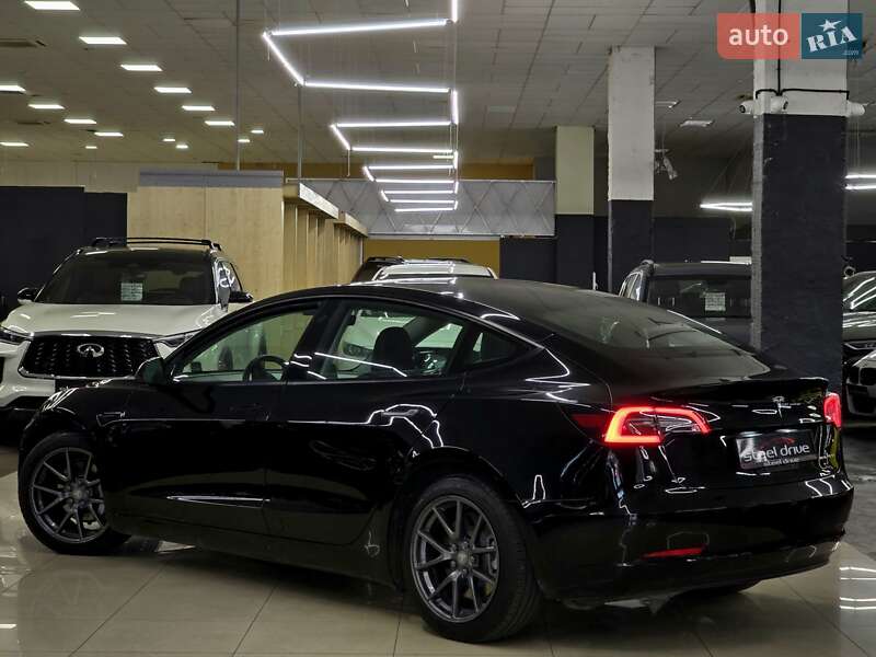 Седан Tesla Model 3 2021 в Миколаєві