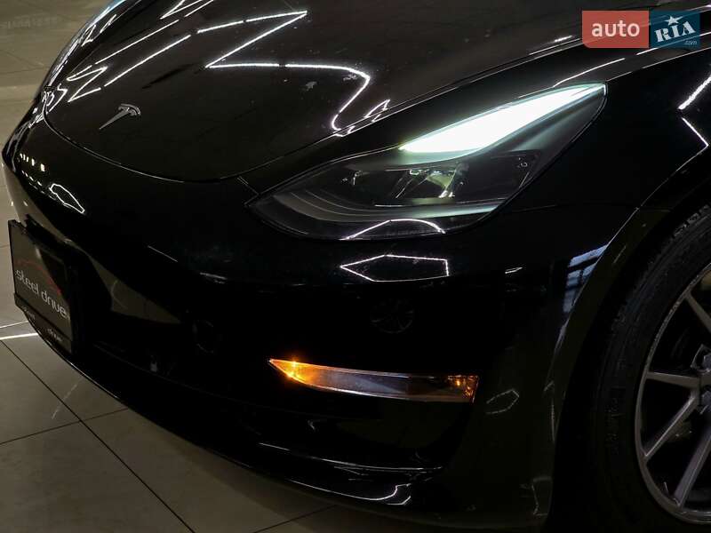 Седан Tesla Model 3 2021 в Миколаєві