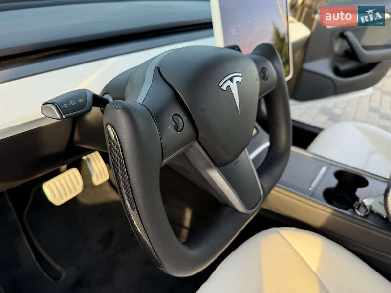 Седан Tesla Model 3 2023 в Хусте