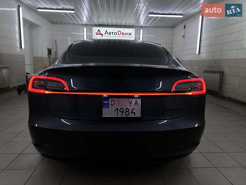 Седан Tesla Model 3 2022 в Сумах