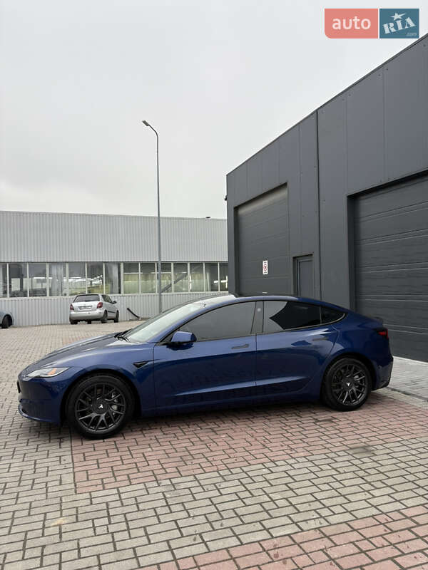 Седан Tesla Model 3 2024 в Львове