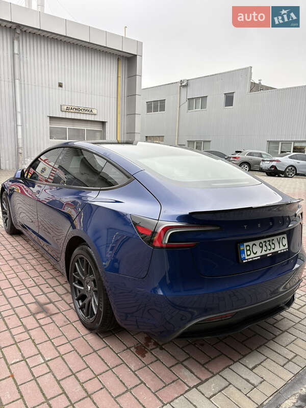 Седан Tesla Model 3 2024 в Львове