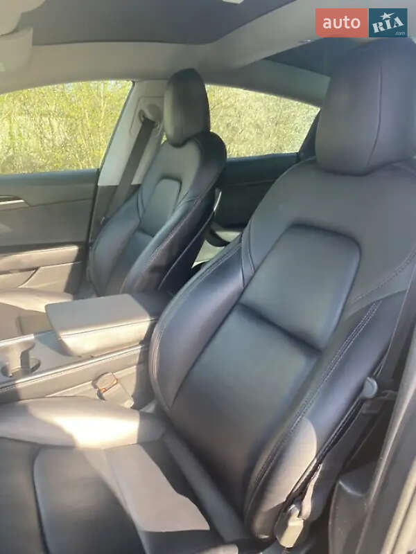 Седан Tesla Model 3 2022 в Львове