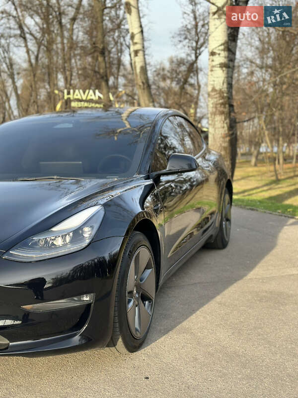 Седан Tesla Model 3 2023 в Києві