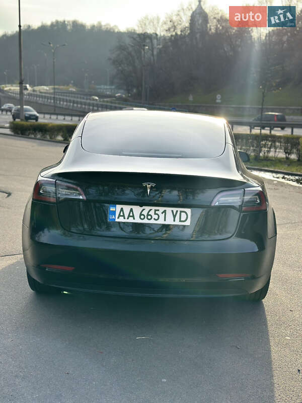 Седан Tesla Model 3 2023 в Києві