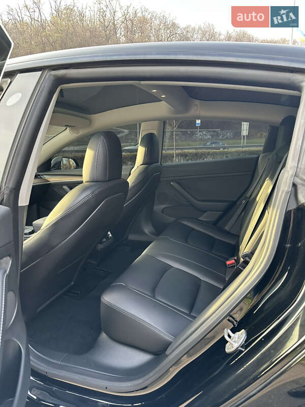 Седан Tesla Model 3 2023 в Києві